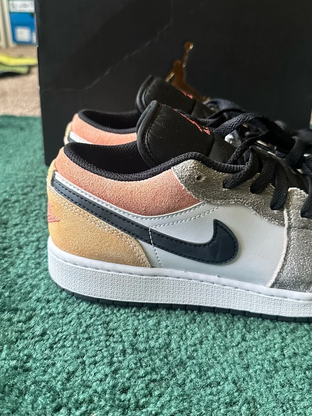 Jordan 1 Low SE Flight Club